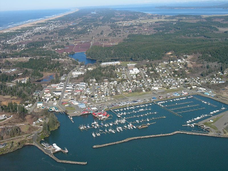 Ilwaco lies on the Long Beach Peninsula, on the north bank of the Columbia River where it meets the Pacific Ocean.