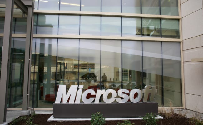 MIcrosoftSignBldg992008RobertScoble-650x400