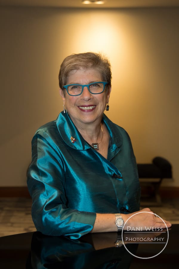 Portrait photo of Louise Chernin