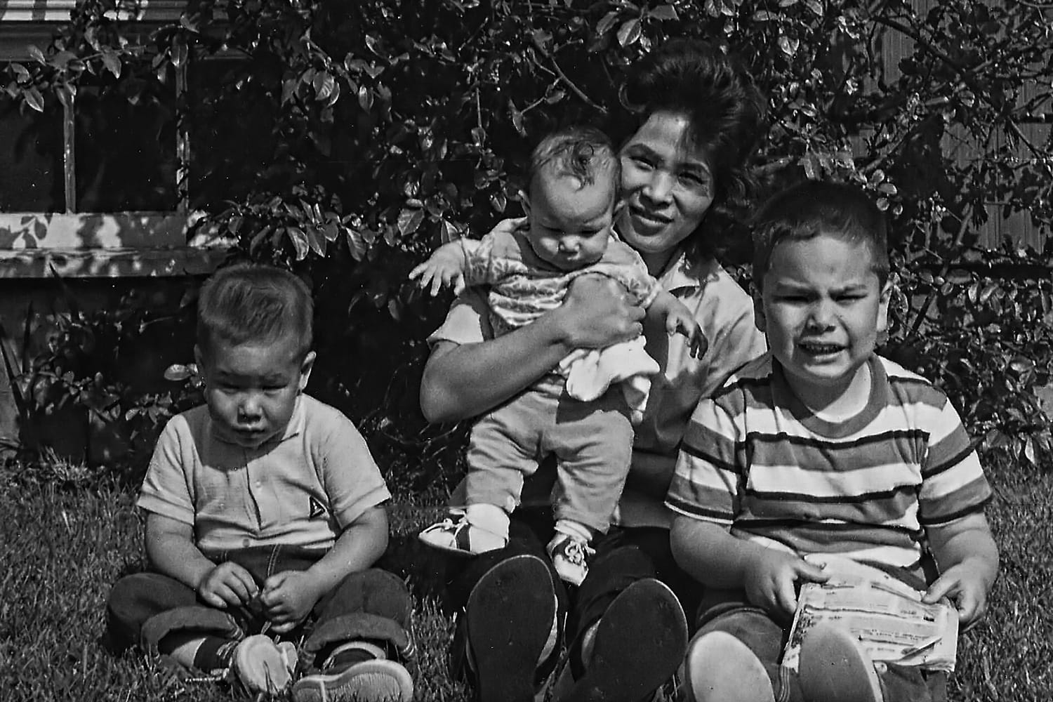 Glenn Nelson, far right, and with his mother and siblings, Mike and baby Linda. Courtesy Glenn Nelson