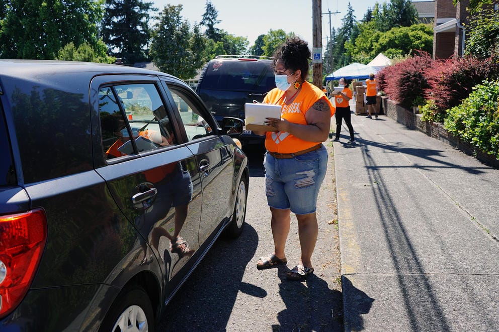 Roxana Pardo Garcia walks up to a car window