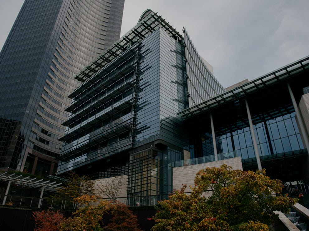 seattle city hall building from the fourth avenue side