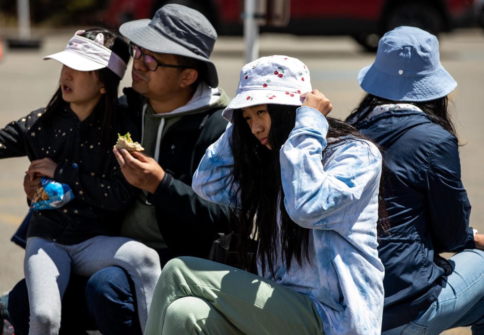 Visitors take a lunch break at Mount Rainier National Park