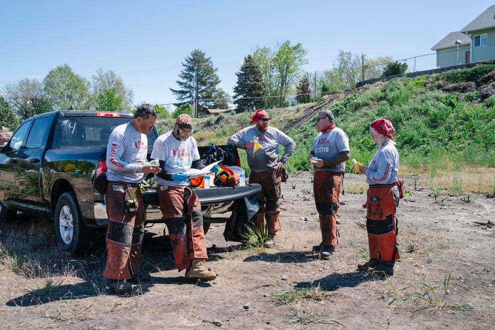 Team Rubicon volunteers take a lunch break