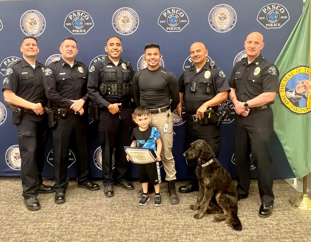 Victor Manuel Arzate poses with Pasco Police officers